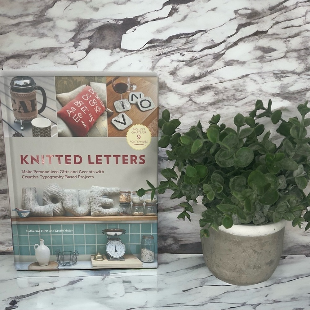 Knitted Letters: Make Personalized Gifts and Accents with Creative Typography-B